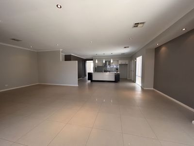 40 Seaspray Crescent, Jindalee