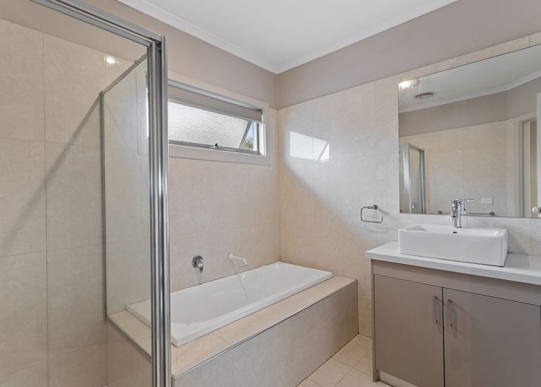 2 / 1 Sylvan Crescent, Ashwood