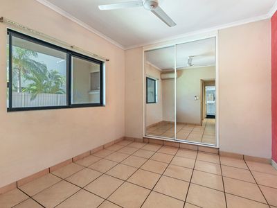 1 / 23 Mannikan Court, Bakewell
