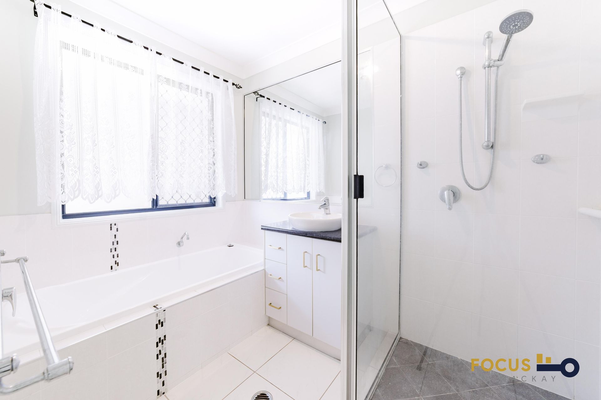 75 Gingham Street, Glenella