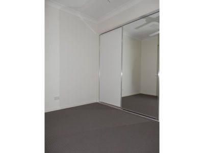 2 / 5 Warner Street, Raceview