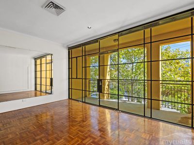 6 Robinson Ave, Perth