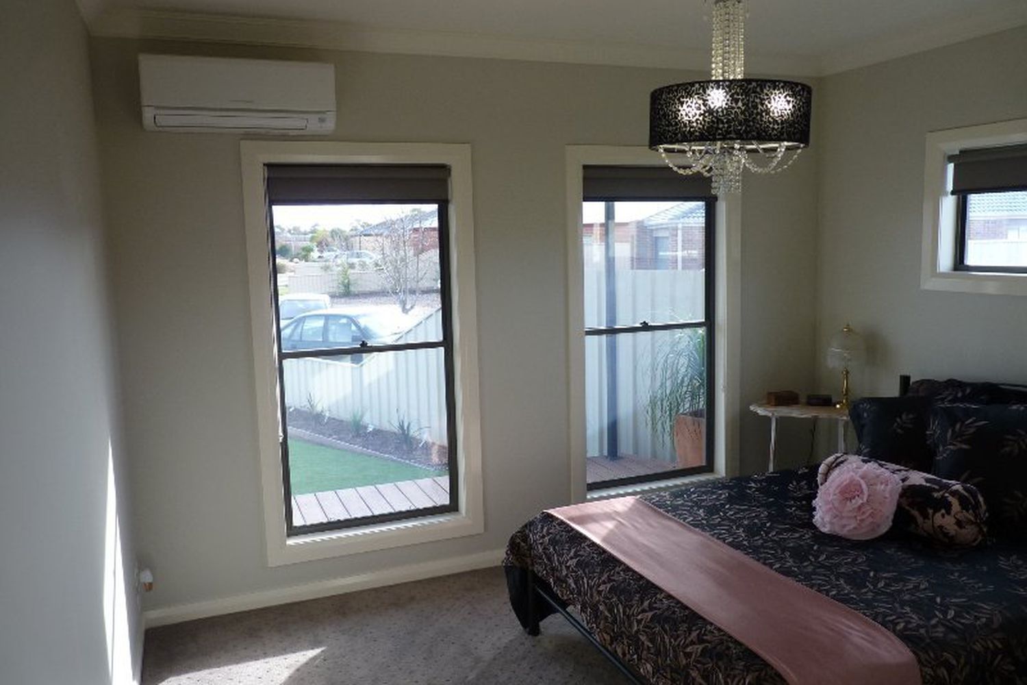 1 / 13 Deakin Court, Horsham