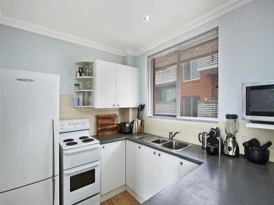5 / 11 Wheeler Parade, Dee Why
