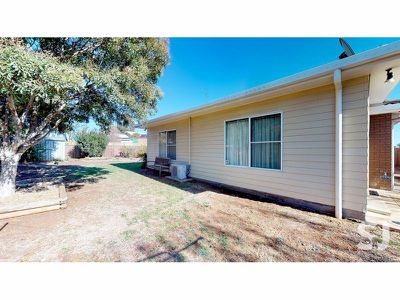 16 Flinders Close, Dubbo