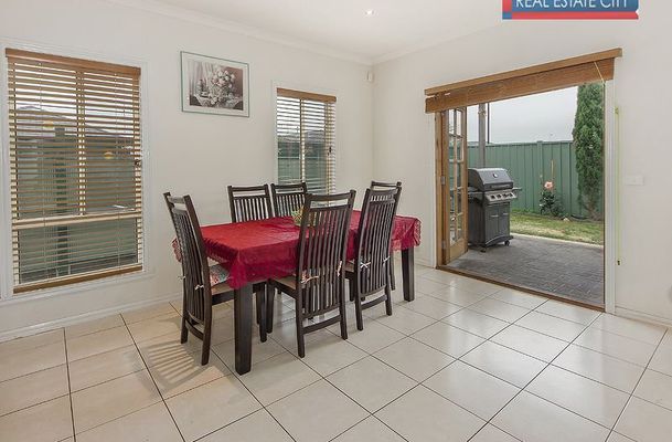 36 Chelsworth Loop, Craigieburn