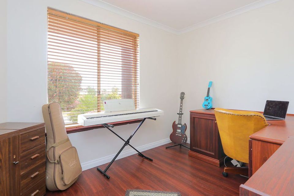 11 Cowlishaw Rise , Parmelia