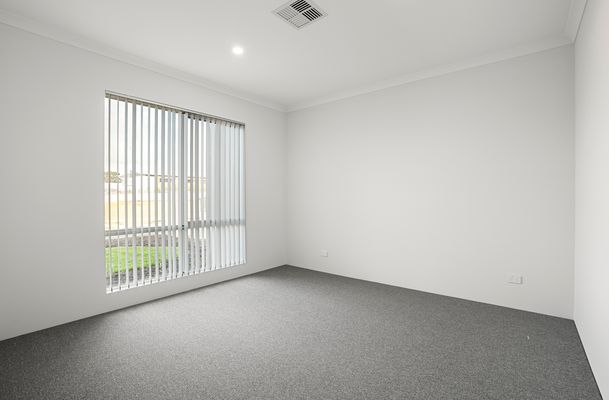 4 Lustre Rd, Baldivis