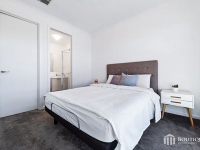 4 Aquatic Drive, Cranbourne West