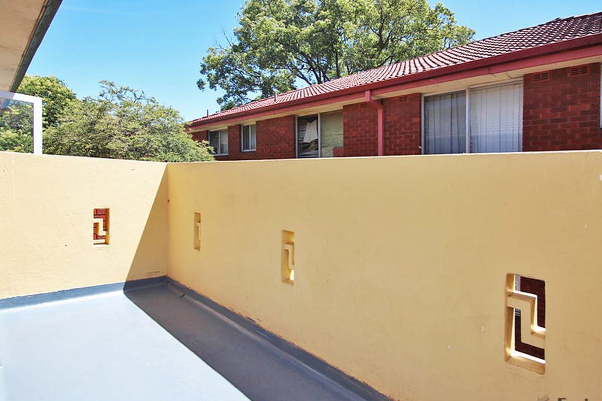 9 / 35 Henley Road, Homebush West