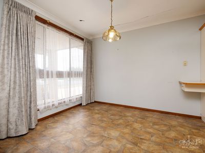 12 MAYFAIR DRIVE, Wodonga