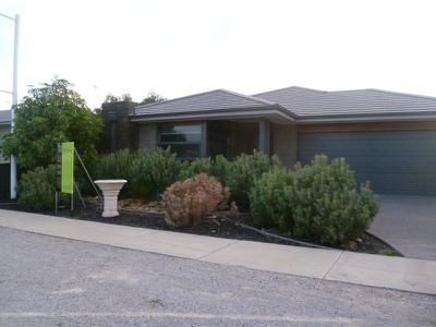 15 Springwater Drive, Lara