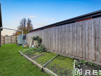 17 Gowrie Place, Cranbourne West