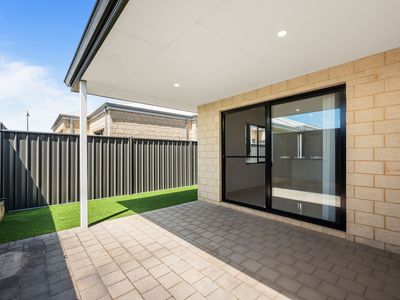 28 Mornington Crescent, Wandi