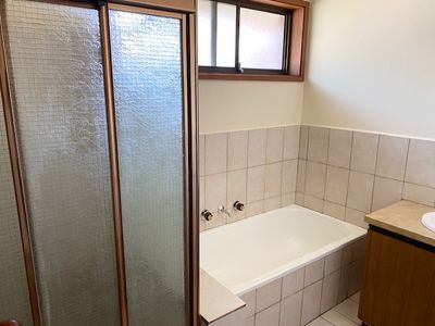 2 / 10 Sinns Avenue, Werribee