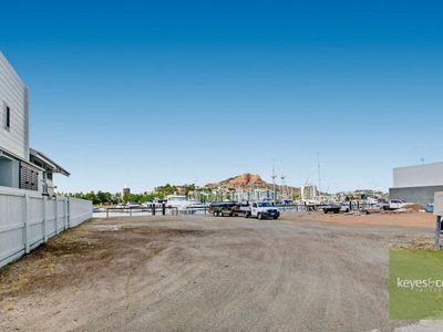 9 / 48-55 Sir Leslie Thiess Drive, Townsville City