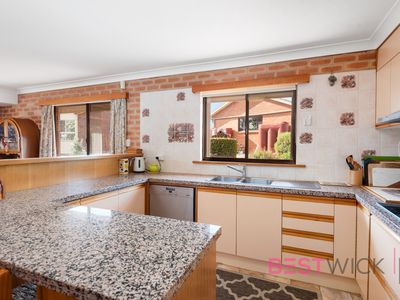 15 Thomas Close, South Bathurst