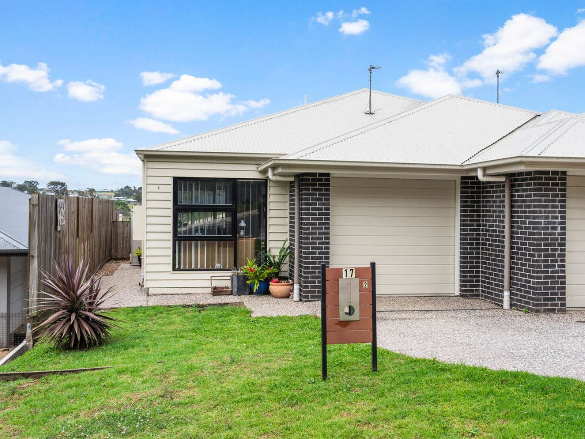 2/17 McInnes Crescent, Glenvale