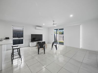 1&2 / 9 Como Place, Waterford West