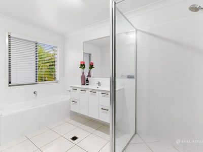 86 Bottlebrush Drive, Lammermoor