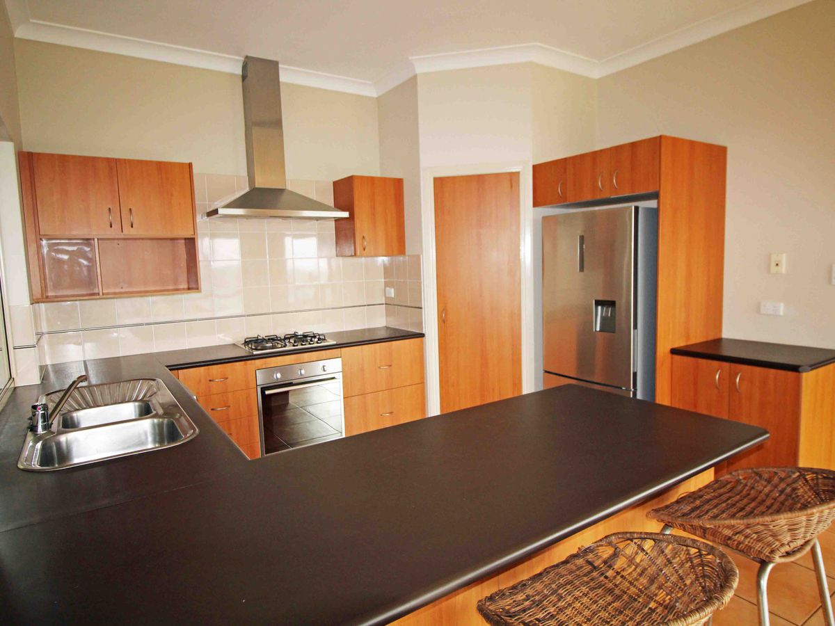 22 Countryview Drive, Atherton
