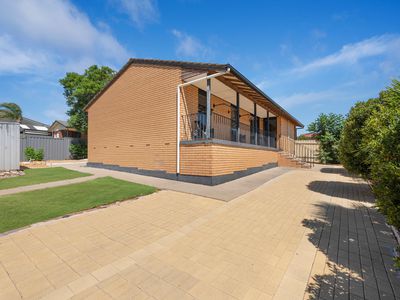 12 Manoora Drive, Hallett Cove