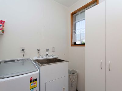 1 / 2 Takapu Place, Bromley