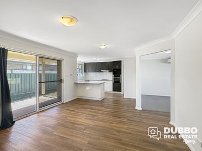 24 Dalbeattie Crescent, Dubbo