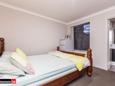 9 / 12 Arbon Way, Lockridge
