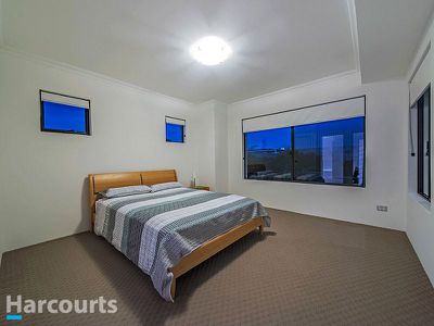 33 Trumpeter Parade, Yanchep