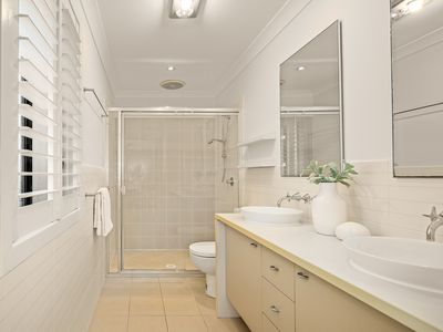 16 Hillcroft Place, Belmont