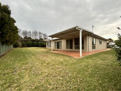3 Lakeside Circuit, Dubbo