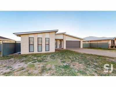 19 Dunheved Circle, Dubbo