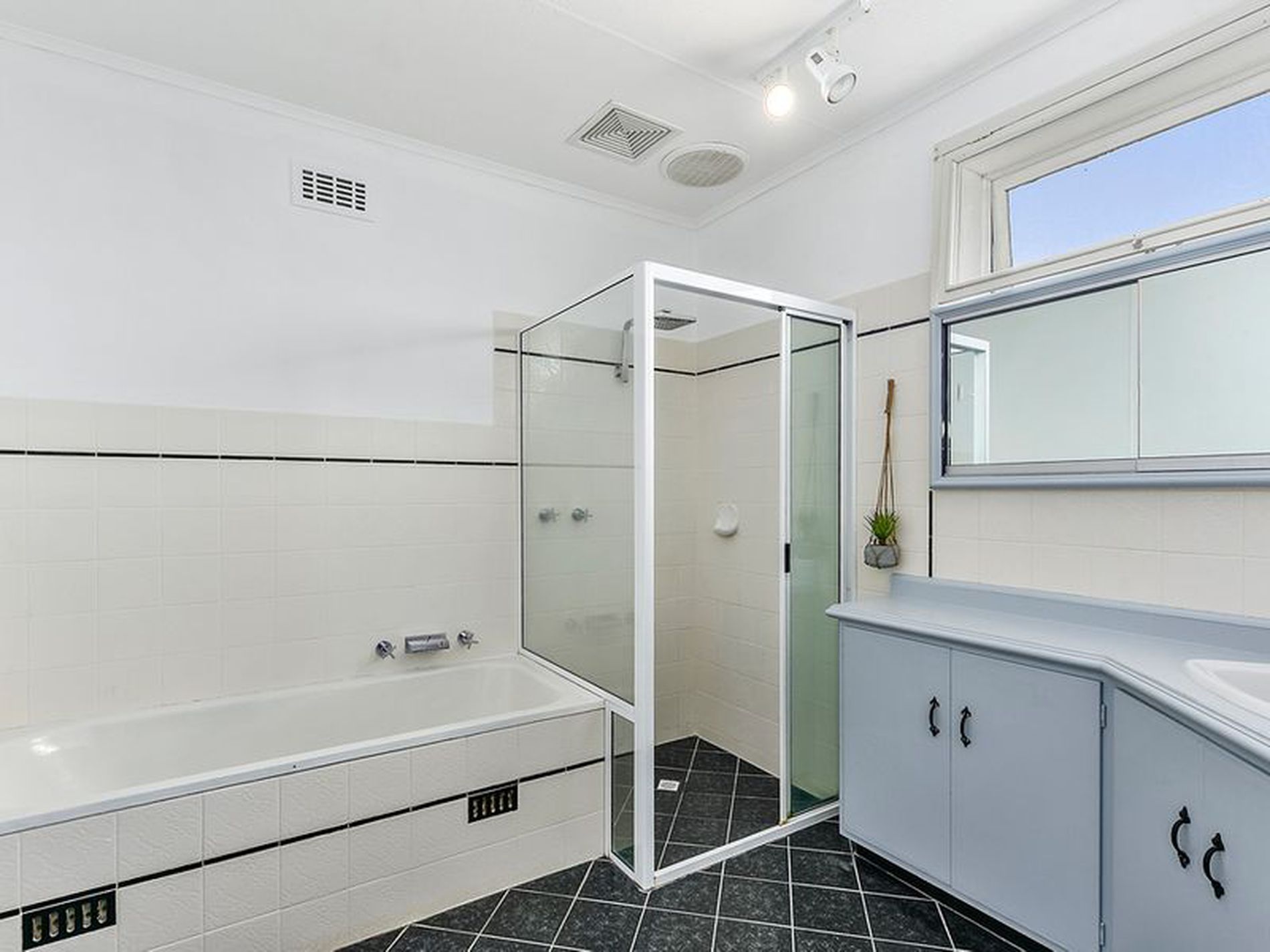 18 White Street, Millicent