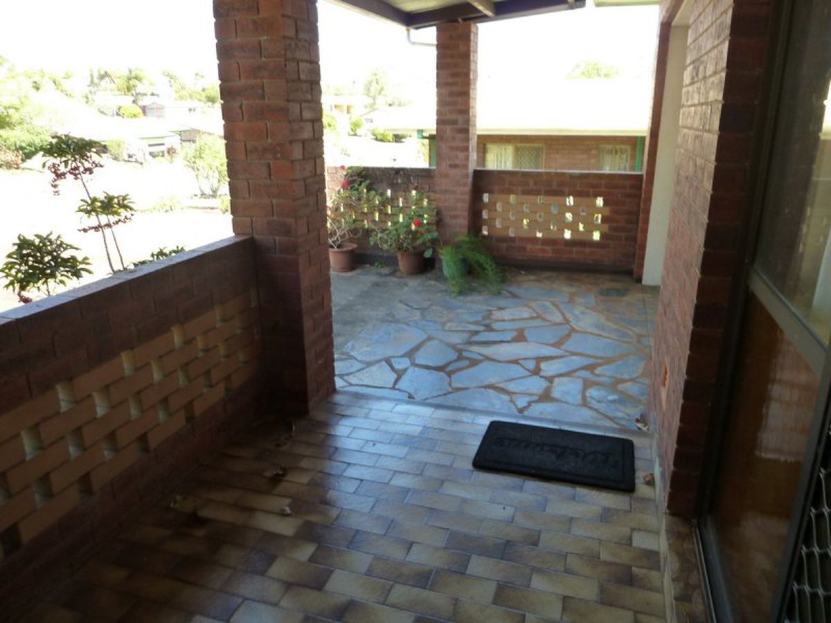 27 Putt St., Atherton