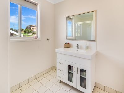 48 Sunset Boulevard, Kianga