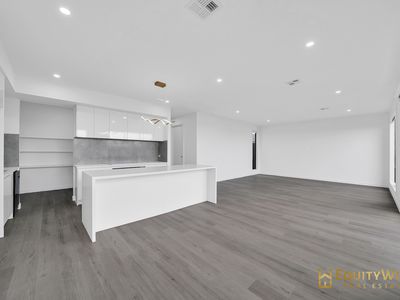 13 Marsdenia Street, Manor Lakes