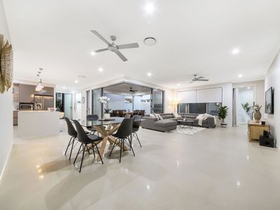5 Commodore Place, Manly West