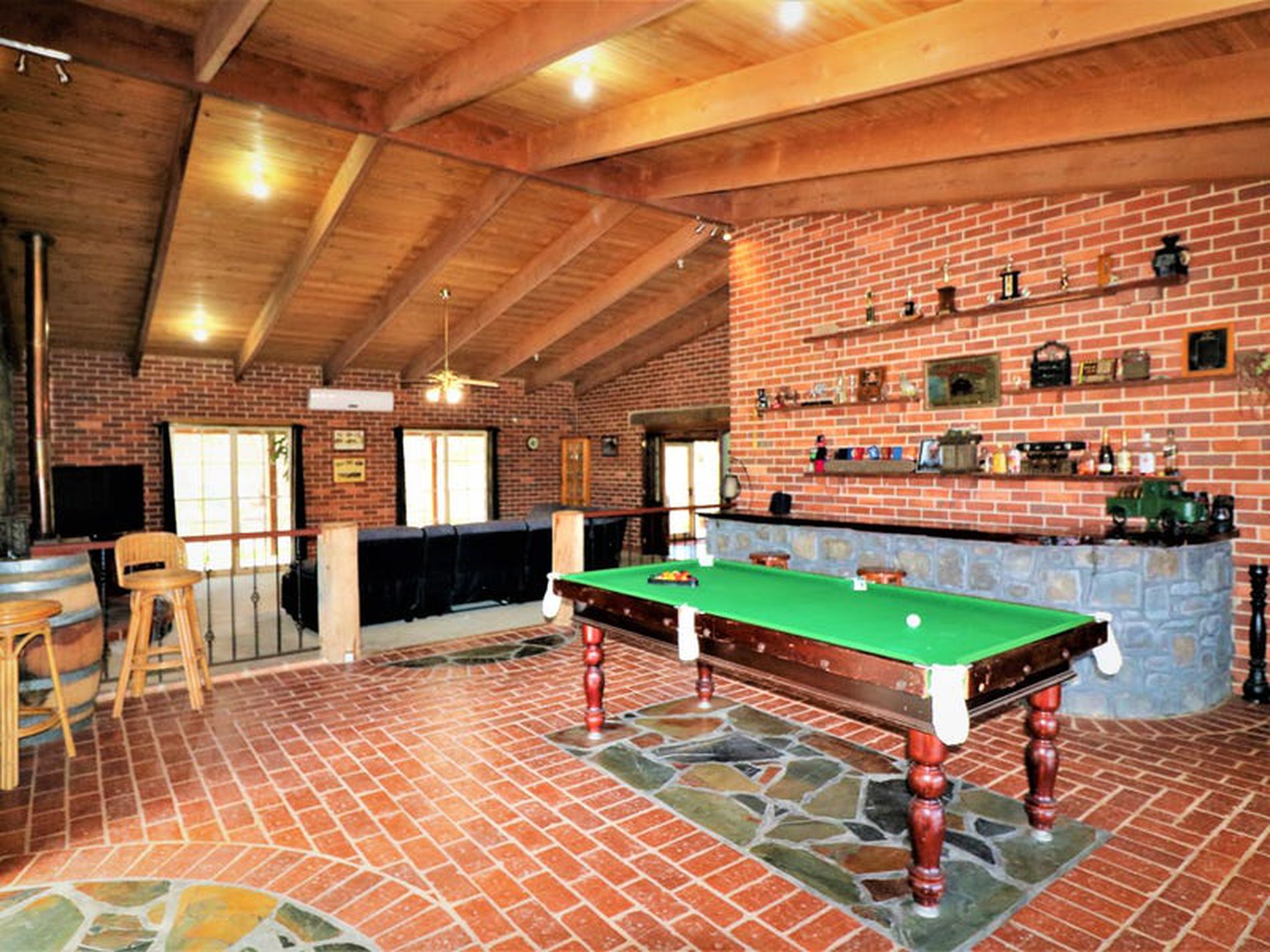 285 Cowles Rd, Northwood