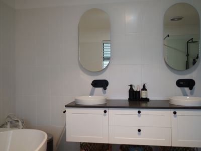 9 Compton Court, Hannans