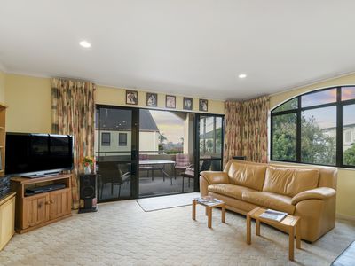 22 Beach Road, Te Atatu Peninsula
