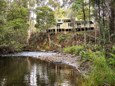733 Denison Road, Lonnavale