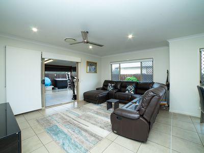 36 LEMONGRASS CIRCUIT, Griffin