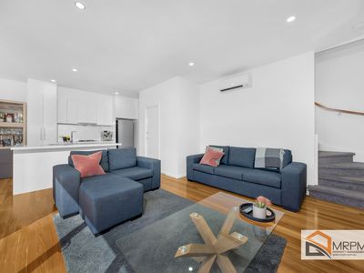 2 / 5 Winifred Street, Essendon