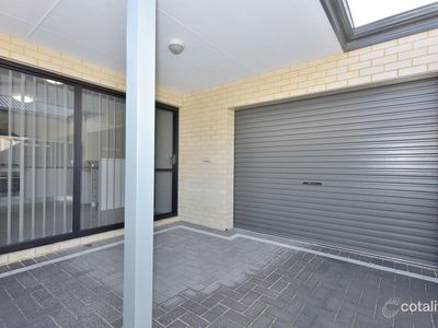 2 / 4 Balfour Road, Swan View