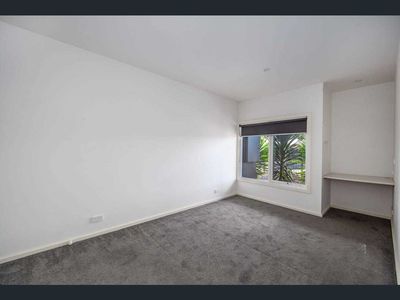 1 / 12 Market Road, Werribee