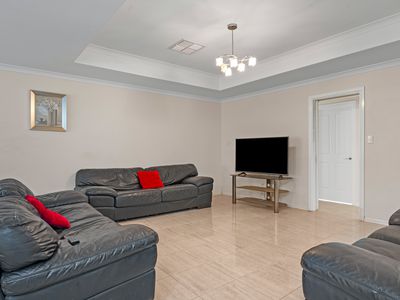 27 Riseberry Way, Somerville