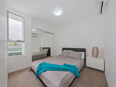2/54 Yamboyna Street, Manly