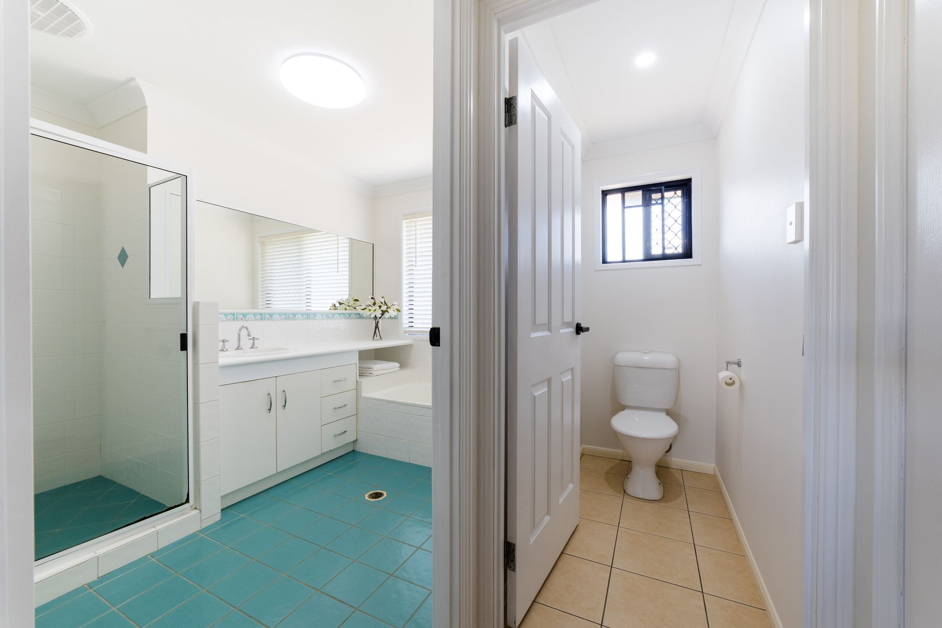 32 Vassallo Drive, Glenella