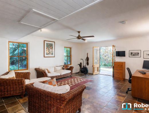 Iconic Garth Chapman Queenslander in a Peaceful Lakeside Setting image 13